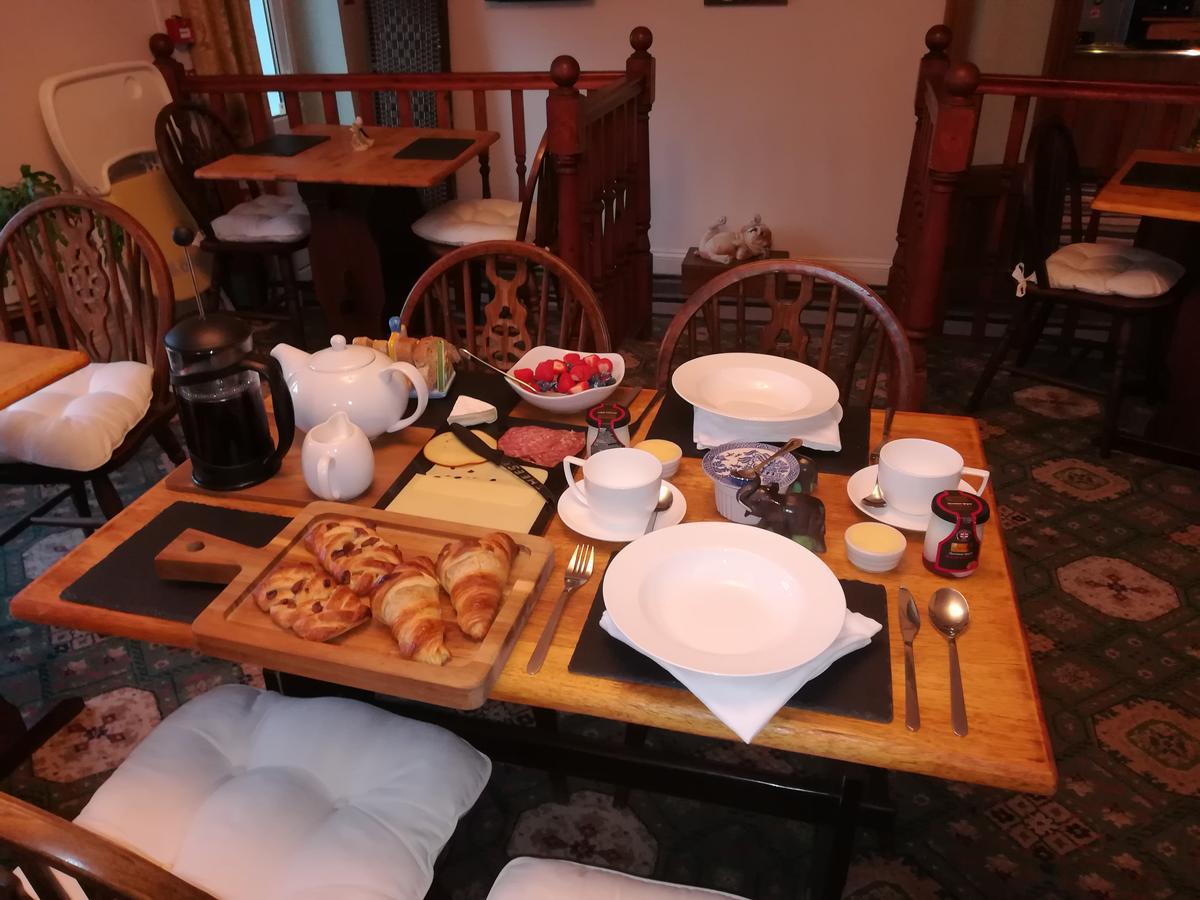 フィッシュガード Tara Bed & Breakfast エクステリア 写真